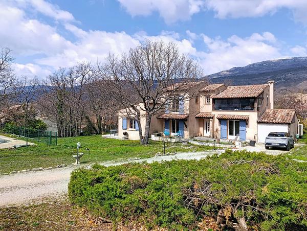Charmante maison provençale à rénover avec piscine à ST VALLIER DE THIEY