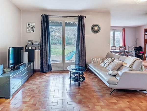 Charmante maison provençale à rénover avec piscine à ST VALLIER DE THIEY