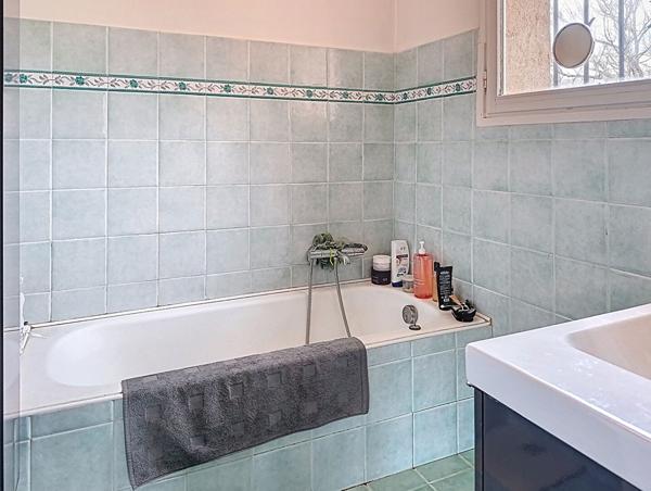 Charmante maison provençale à rénover avec piscine à ST VALLIER DE THIEY