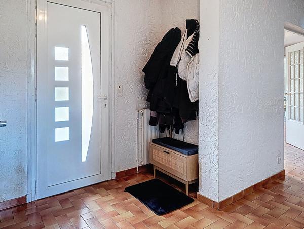 Charmante maison provençale à rénover avec piscine à ST VALLIER DE THIEY