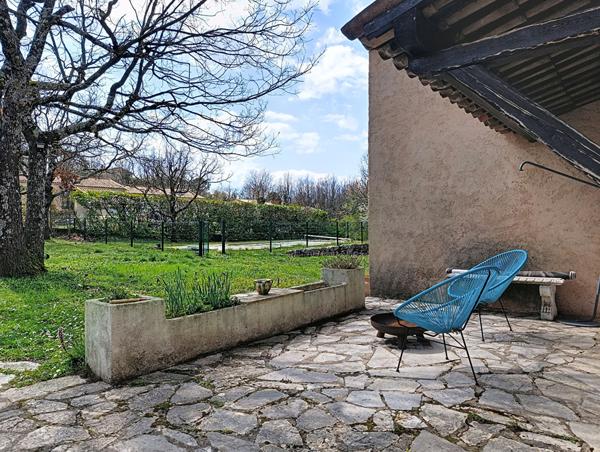 Charmante maison provençale à rénover avec piscine à ST VALLIER DE THIEY