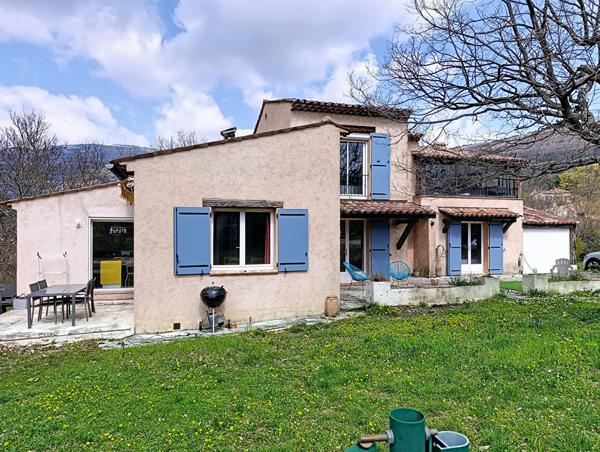 Charmante maison provençale à rénover avec piscine à ST VALLIER DE THIEY