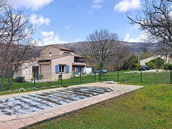 Charmante maison provençale à rénover avec piscine à ST VALLIER DE THIEY