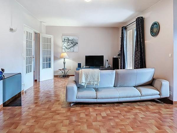 Charmante maison provençale à rénover avec piscine à ST VALLIER DE THIEY