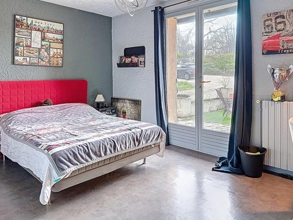 Charmante maison provençale à rénover avec piscine à ST VALLIER DE THIEY