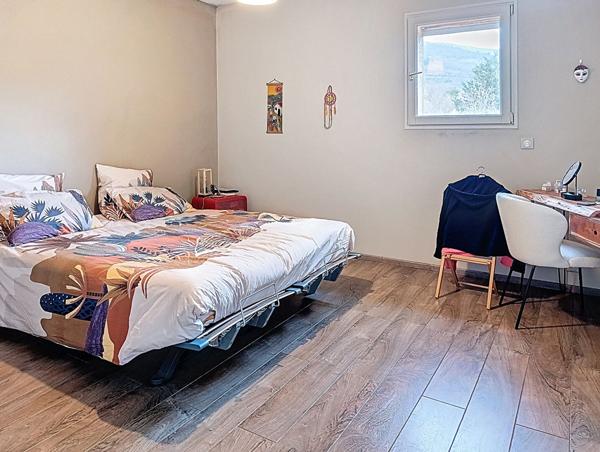 Charmante maison provençale à rénover avec piscine à ST VALLIER DE THIEY