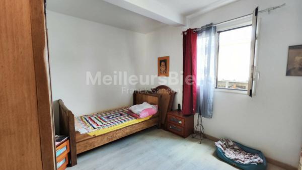 367 200 € FAI. Villa F6 (2009) de 140 m² sur 2 niveaux, terrain de 590 m². ST PIERRE (Ravine des Cabris)