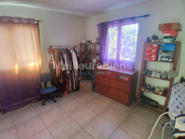 367 200 € FAI. Villa F6 (2009) de 140 m² sur 2 niveaux, terrain de 590 m². ST PIERRE (Ravine des Cabris)