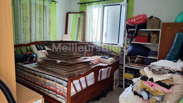 367 200 € FAI. Villa F6 (2009) de 140 m² sur 2 niveaux, terrain de 590 m². ST PIERRE (Ravine des Cabris)