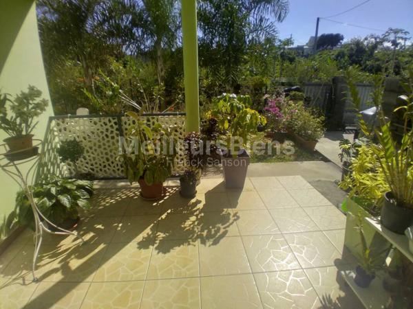 367 200 € FAI. Villa F6 (2009) de 140 m² sur 2 niveaux, terrain de 590 m². ST PIERRE (Ravine des Cabris)