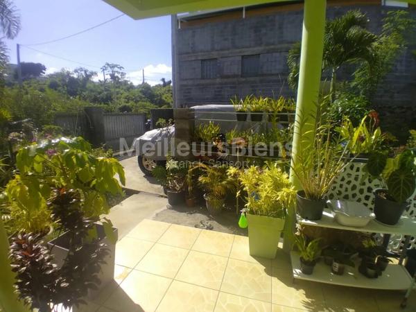 367 200 € FAI. Villa F6 (2009) de 140 m² sur 2 niveaux, terrain de 590 m². ST PIERRE (Ravine des Cabris)