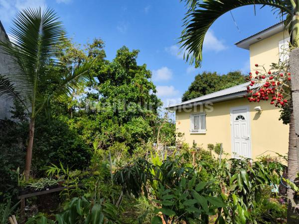 367 200 € FAI. Villa F6 (2009) de 140 m² sur 2 niveaux, terrain de 590 m². ST PIERRE (Ravine des Cabris)