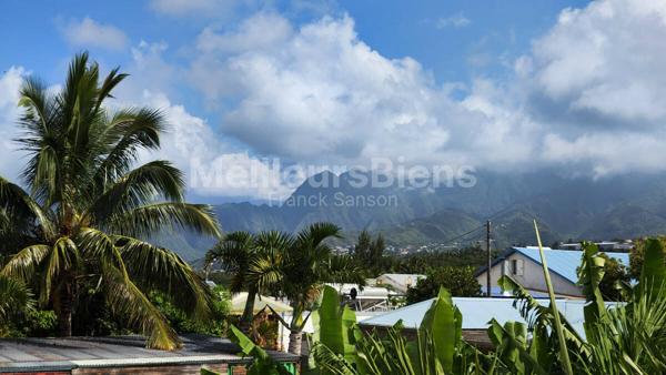 367 200 € FAI. Villa F6 (2009) de 140 m² sur 2 niveaux, terrain de 590 m². ST PIERRE (Ravine des Cabris)