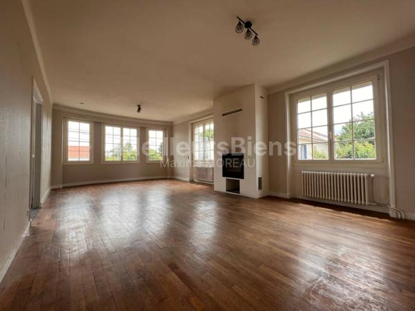 Ensemble Immobilier -Grande Maison + Dépendance - La Roche Sur Yon