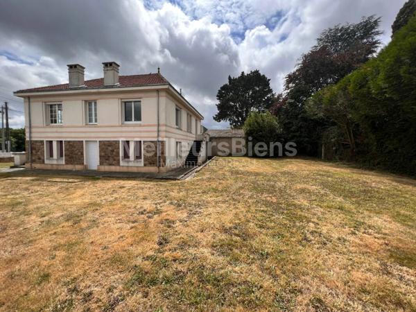 Ensemble Immobilier -Grande Maison + Dépendance - La Roche Sur Yon