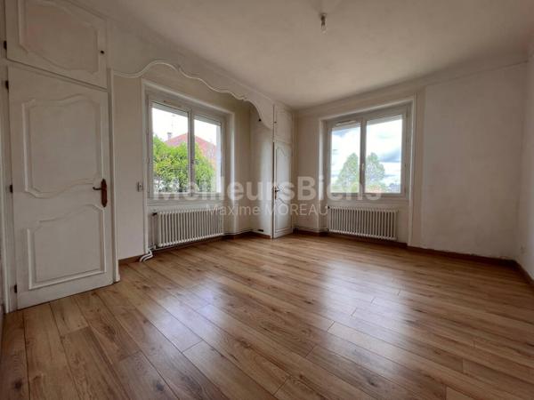 Ensemble Immobilier -Grande Maison + Dépendance - La Roche Sur Yon