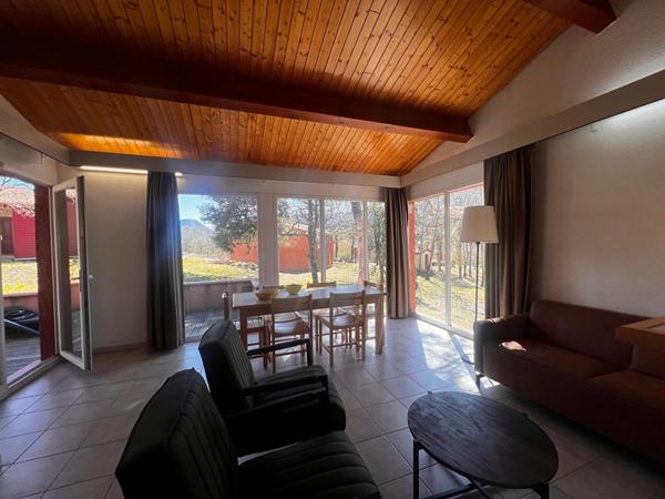 Très belle maison entièrement entretenue et récemment remise au goût du jour