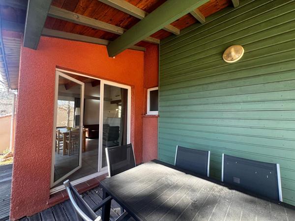 Très belle maison entièrement entretenue et récemment remise au goût du jour