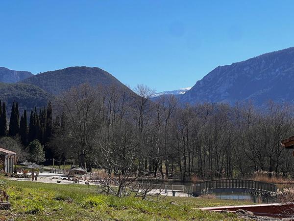 Très belle maison entièrement entretenue et récemment remise au goût du jour