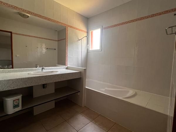 Très belle maison entièrement entretenue et récemment remise au goût du jour