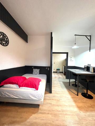 Immeuble Vic Sur Cere 13 pièce(s) 286.54 m2 , Vic sur cere