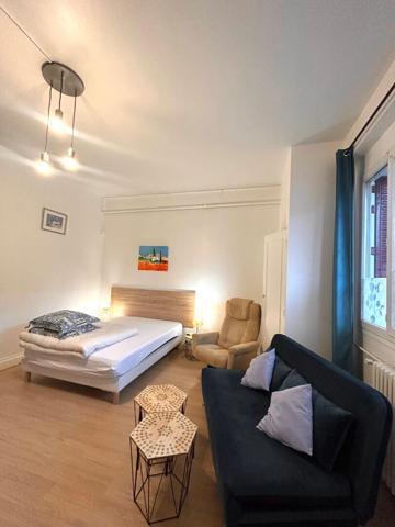 Immeuble Vic Sur Cere 13 pièce(s) 286.54 m2 , Vic sur cere