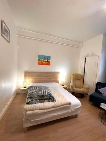 Immeuble Vic Sur Cere 13 pièce(s) 286.54 m2 , Vic sur cere