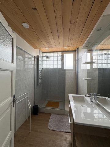 Immeuble Vic Sur Cere 13 pièce(s) 286.54 m2 , Vic sur cere
