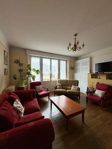 Immeuble Vic Sur Cere 13 pièce(s) 286.54 m2 , Vic sur cere