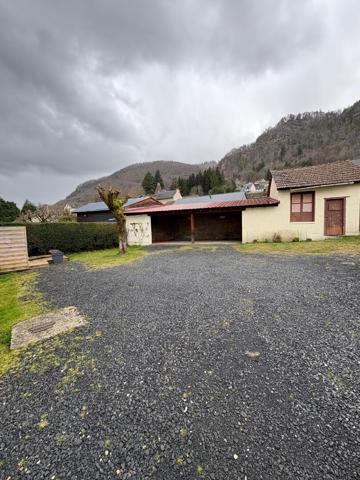Immeuble Vic Sur Cere 13 pièce(s) 286.54 m2 , Vic sur cere