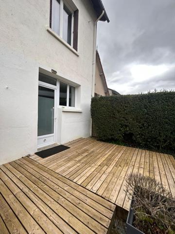 Immeuble Vic Sur Cere 13 pièce(s) 286.54 m2 , Vic sur cere