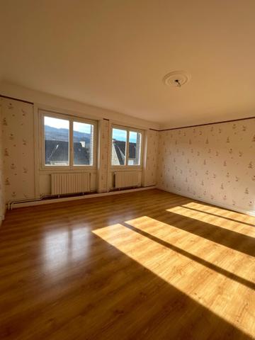 Immeuble Vic Sur Cere 13 pièce(s) 286.54 m2 , Vic sur cere