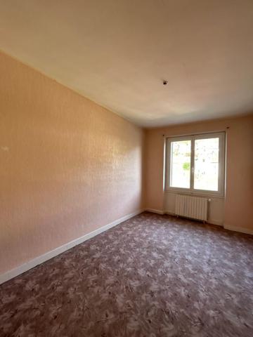 Immeuble Vic Sur Cere 13 pièce(s) 286.54 m2 , Vic sur cere