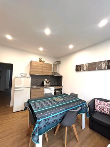 Immeuble Vic Sur Cere 13 pièce(s) 286.54 m2 , Vic sur cere