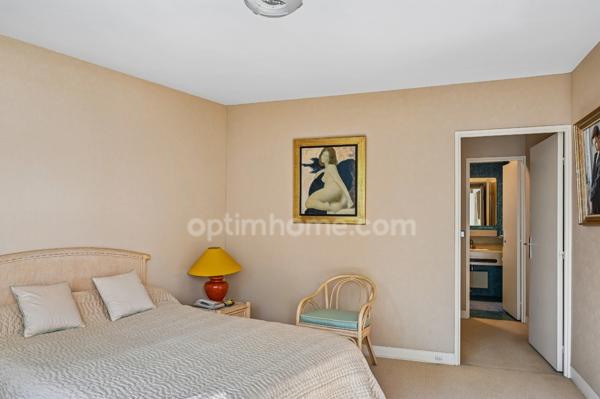 Parc Montsouris,  Appartement 3 pièces de 88m2 avec 2 balcons, cave et parking