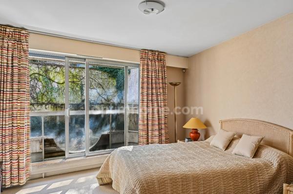 Parc Montsouris,  Appartement 3 pièces de 88m2 avec 2 balcons, cave et parking