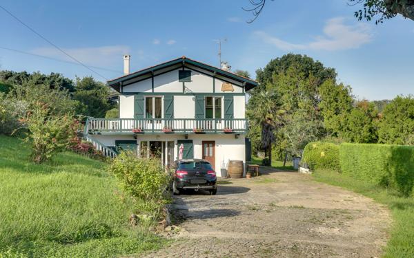 Maison à vendre    6 pièces • 152,28 m2 Saint-Jean-de-Luz