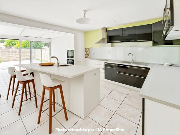 Maison familiale 4 chambres et bureau à proximité des écoles ? Terrain clos de 300 m²