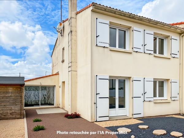 Maison familiale 4 chambres et bureau à proximité des écoles ? Terrain clos de 300 m²