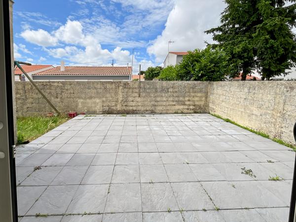 Maison familiale 4 chambres et bureau à proximité des écoles ? Terrain clos de 300 m²