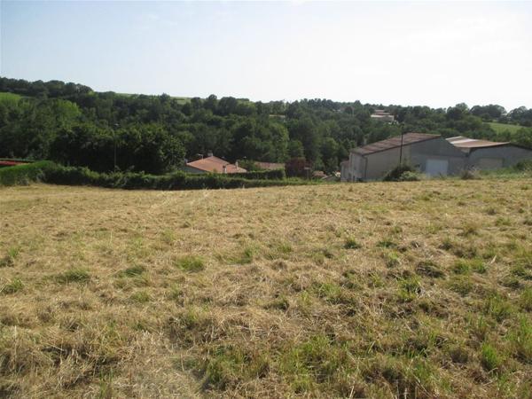 Terrain constructible 2000 m² à La Meilleraie-Tillay 85700