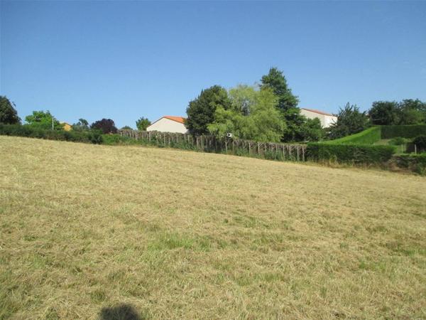 Terrain constructible 2000 m² à La Meilleraie-Tillay 85700