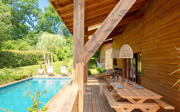 Villa contemporaine en bois – Élégance naturelle, calme et vue montagnes – 15 minutes de Bayonne