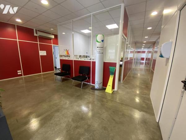 Ensemble Immobilier composé de locaux commerciaux et de bâtiments