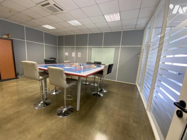 Ensemble Immobilier composé de locaux commerciaux et de bâtiments