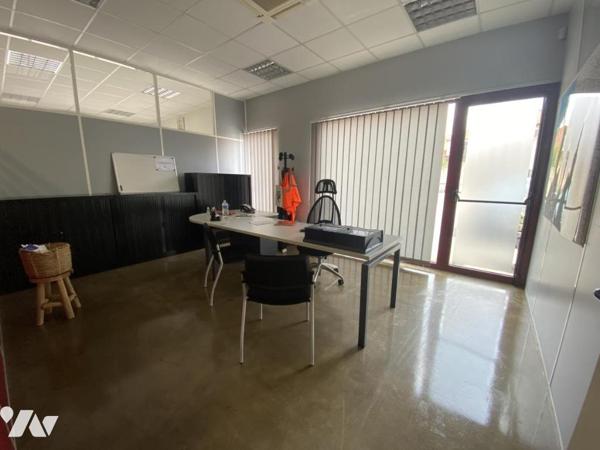 Ensemble Immobilier composé de locaux commerciaux et de bâtiments