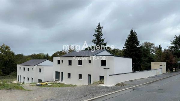 Maison à BRESSUIRE, 79300 - 5 pièces 376m²