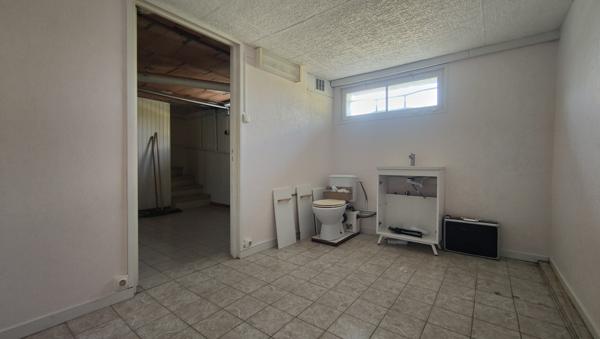 A 15 MN DE BEAUVAIS, MAISON DE CHARME RENOVEE DE 110 M² HAB AVEC VERANDA ET SOUS SOL TOTAL SUR 1000 M² CLOS  Beauvais (60000)