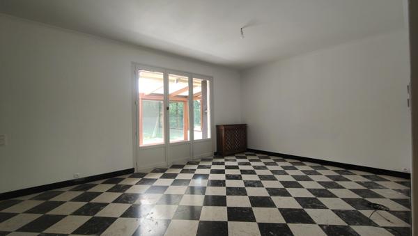 A 15 MN DE BEAUVAIS, MAISON DE CHARME RENOVEE DE 110 M² HAB AVEC VERANDA ET SOUS SOL TOTAL SUR 1000 M² CLOS  Beauvais (60000)