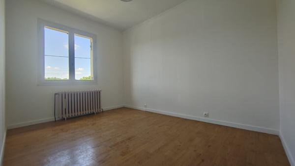 A 15 MN DE BEAUVAIS, MAISON DE CHARME RENOVEE DE 110 M² HAB AVEC VERANDA ET SOUS SOL TOTAL SUR 1000 M² CLOS  Beauvais (60000)